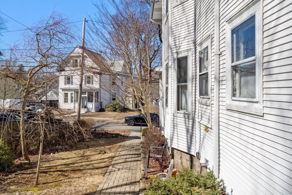 48 Florence Ave # 1