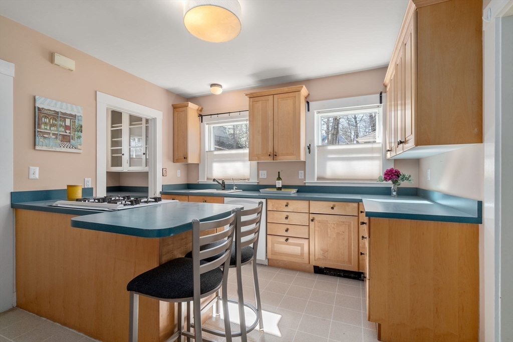 48 Florence Ave # 1