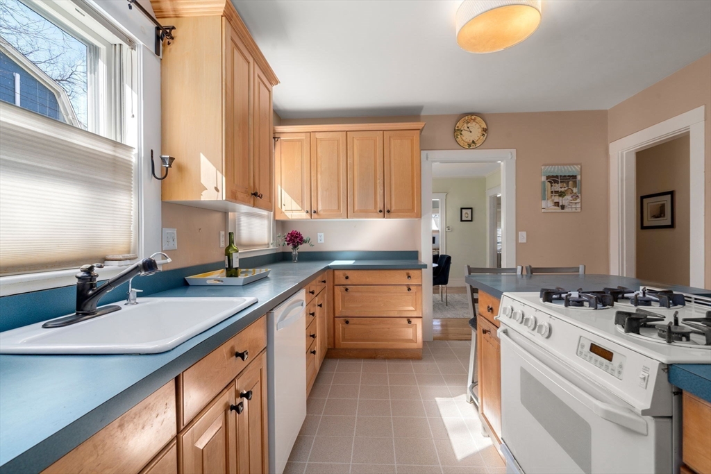 48 Florence Ave # 1