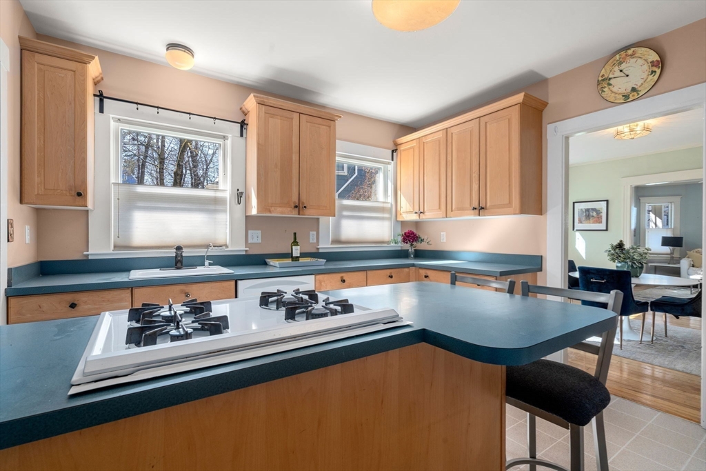 48 Florence Ave # 1