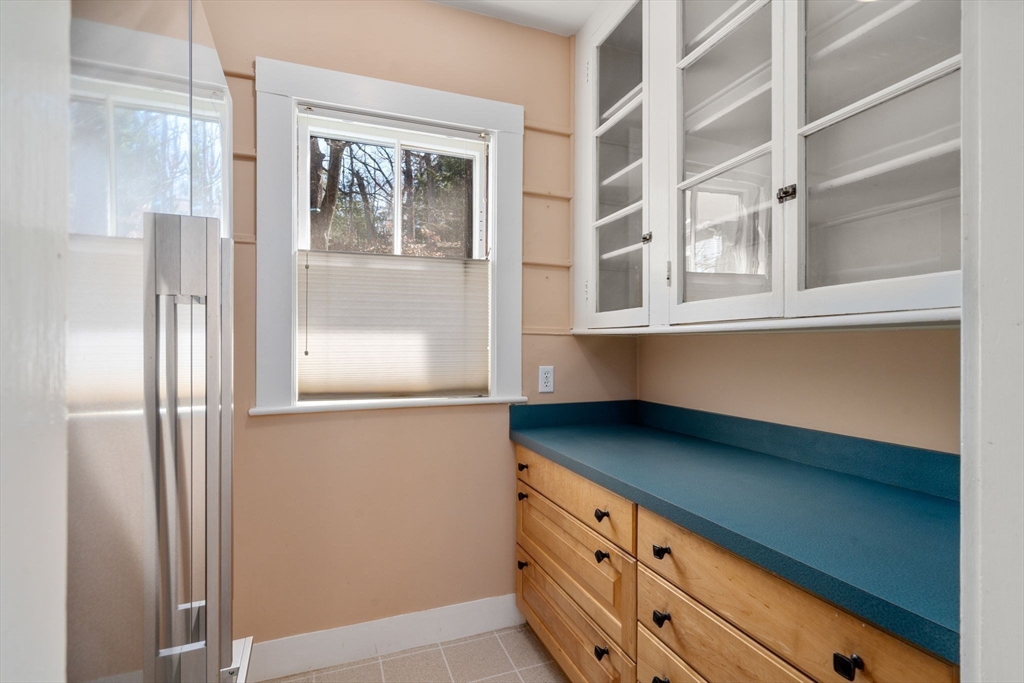 48 Florence Ave # 1