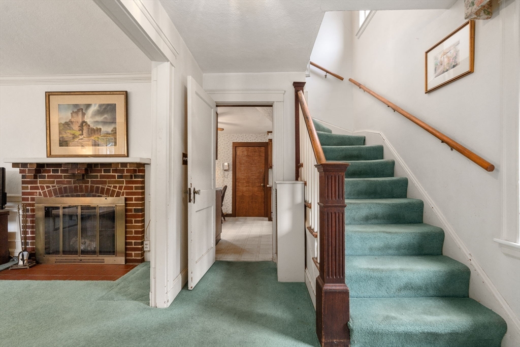27 Hawthorne Avenue