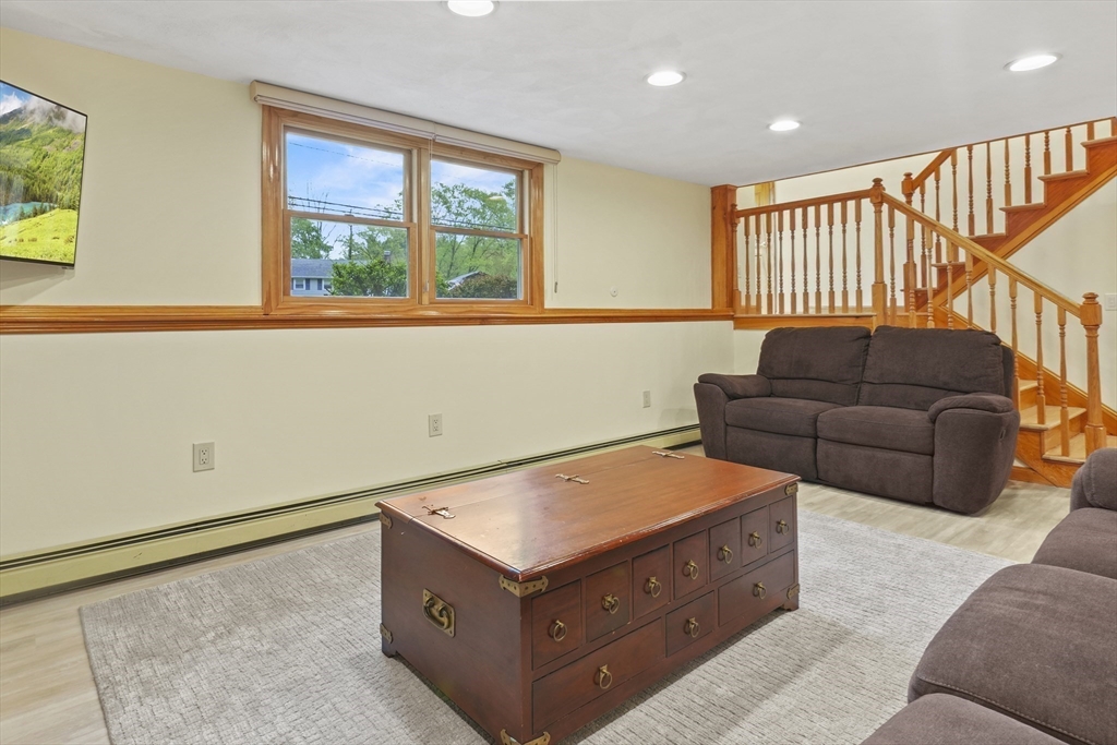 41 Lancaster Dr
