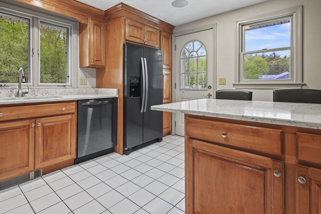 41 Lancaster Dr