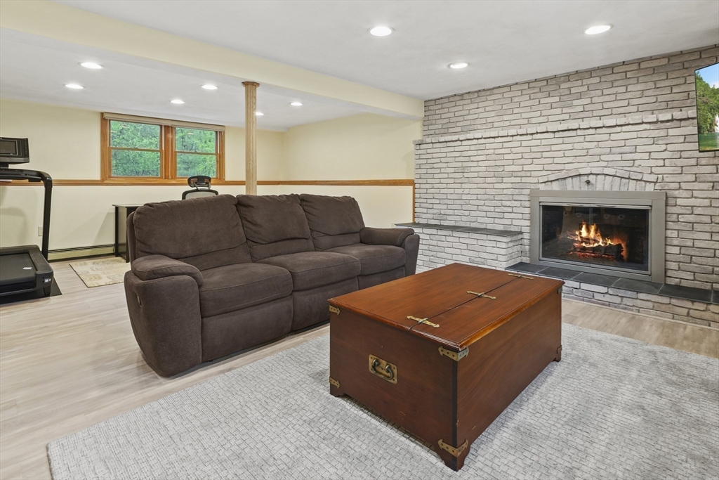 41 Lancaster Dr