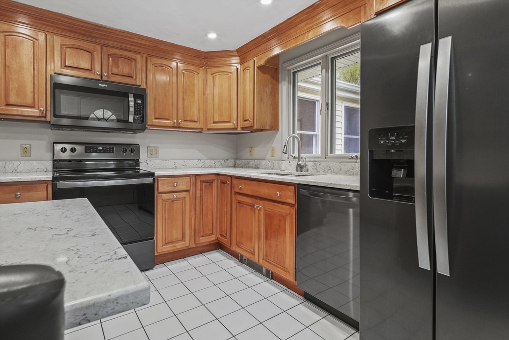 41 Lancaster Dr
