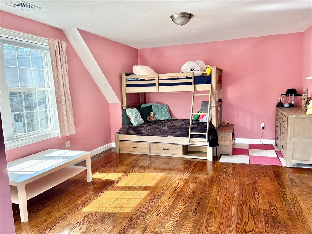 162 East St
