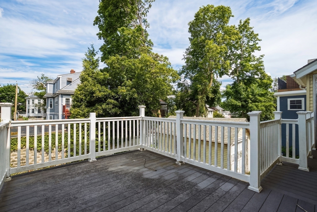 17 Harriet Ave