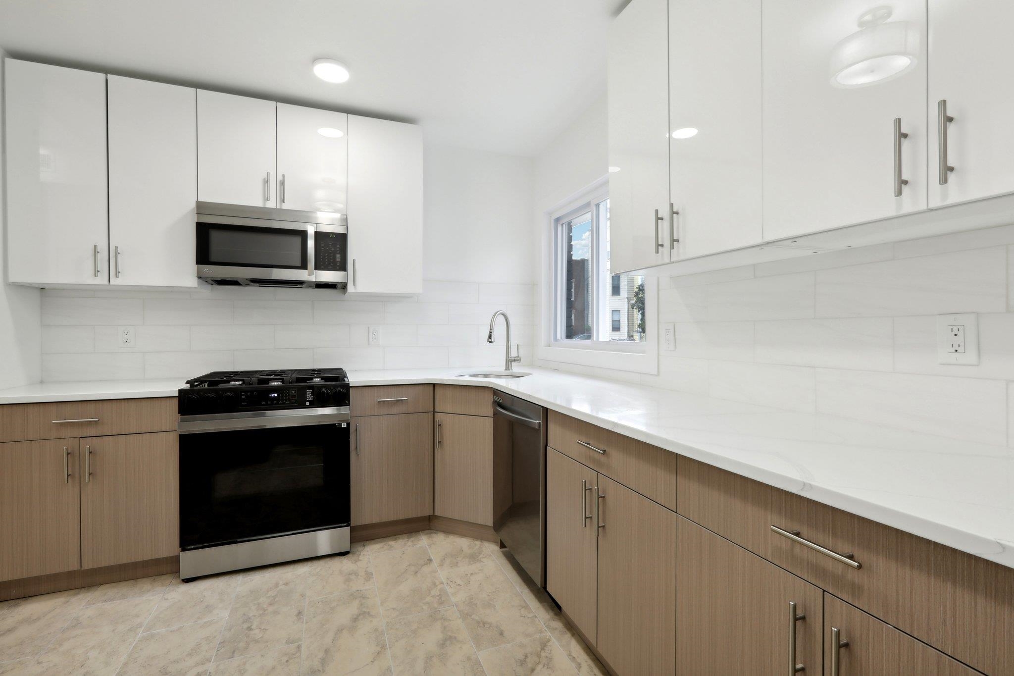 157 BOWERS ST Unit: 1