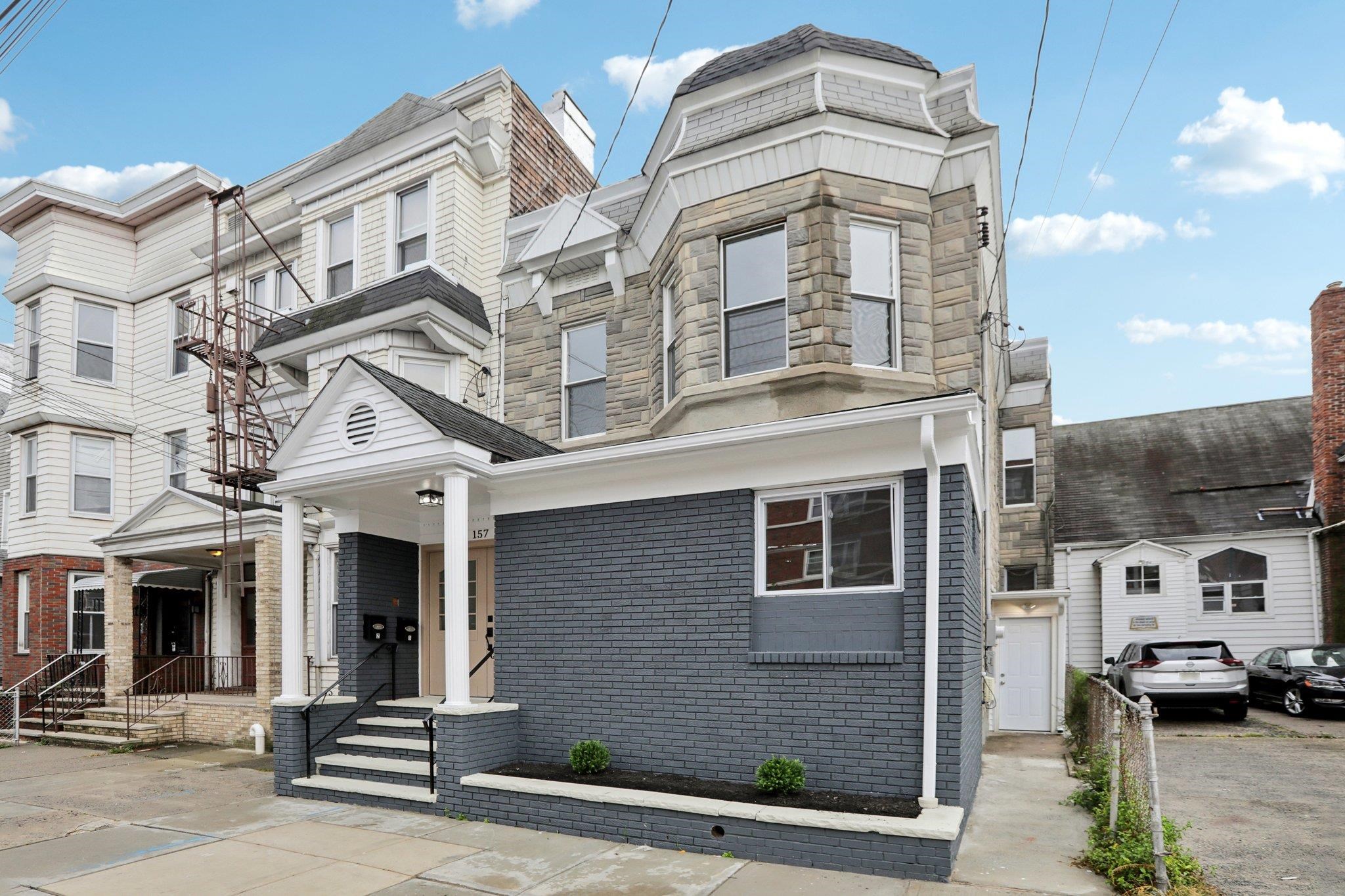 157 BOWERS ST Unit: 1