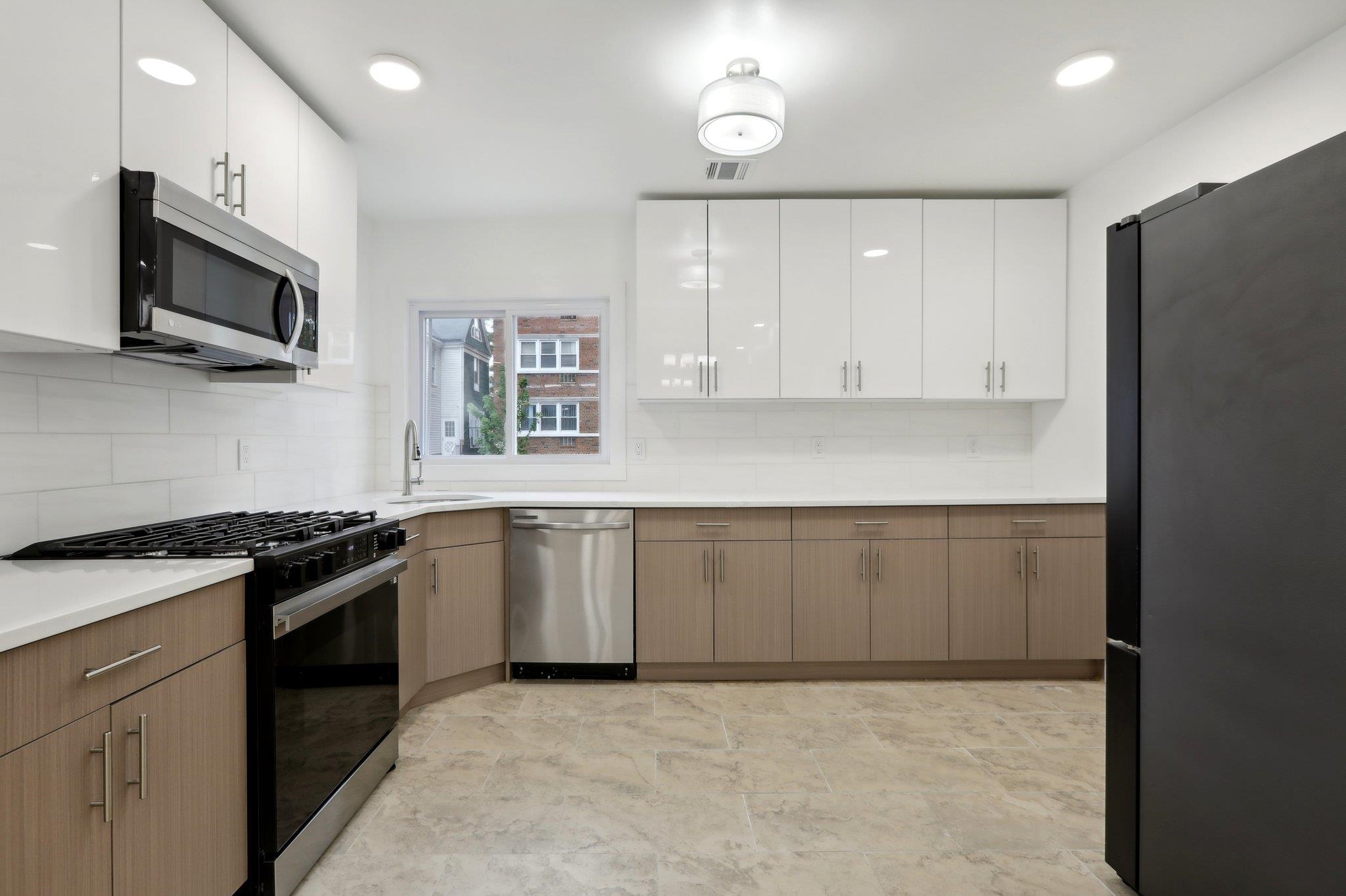 157 BOWERS ST Unit: 1