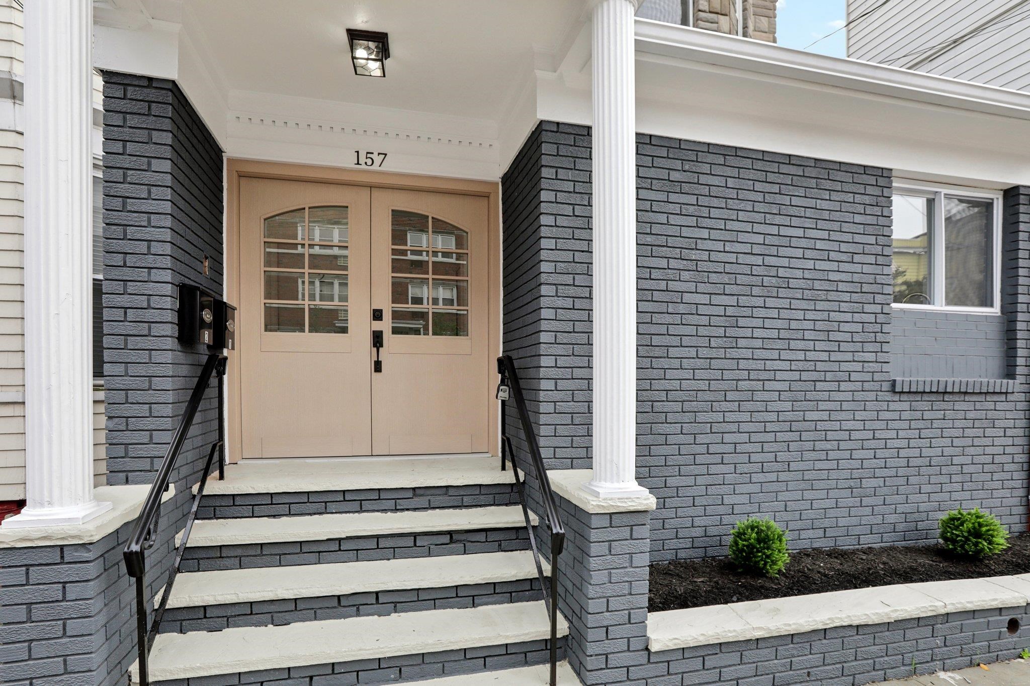 157 BOWERS ST Unit: 1
