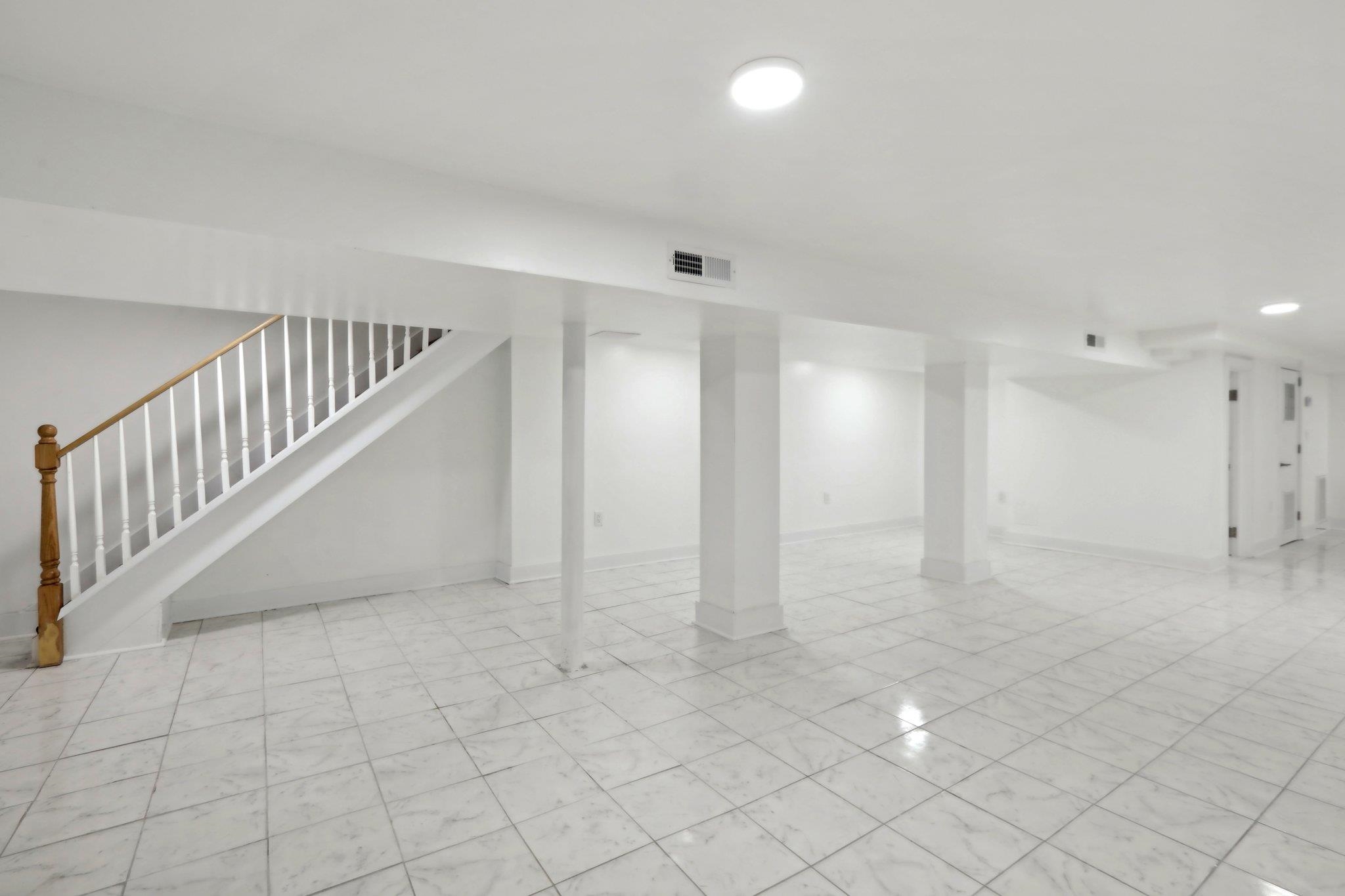 157 BOWERS ST Unit: 1
