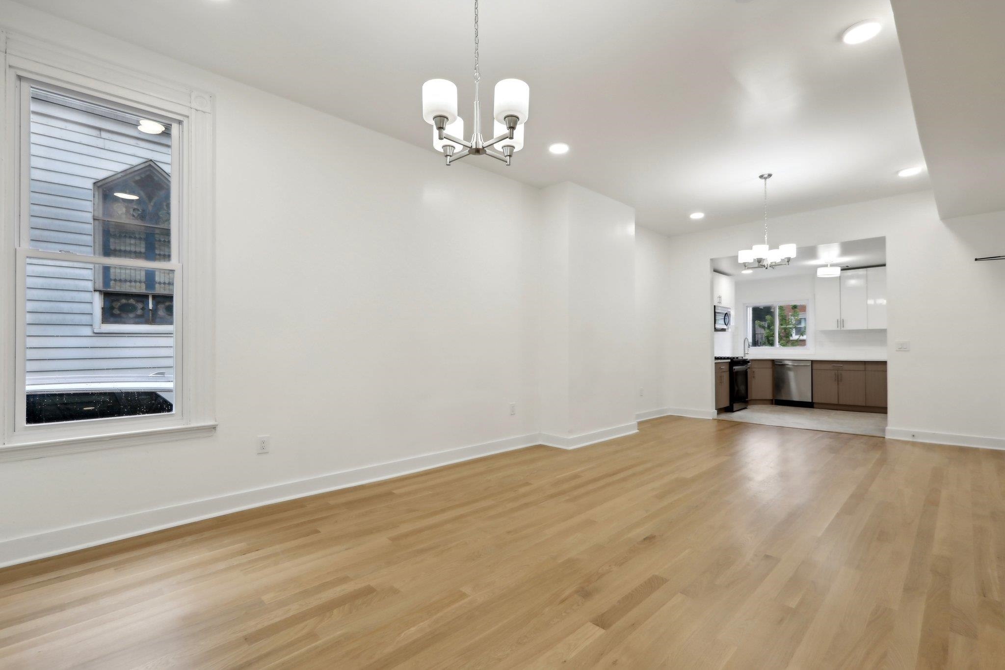157 BOWERS ST Unit: 1