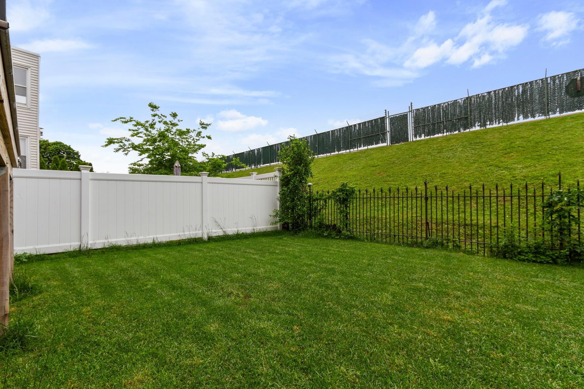431 GREGORY AVE Unit: 1