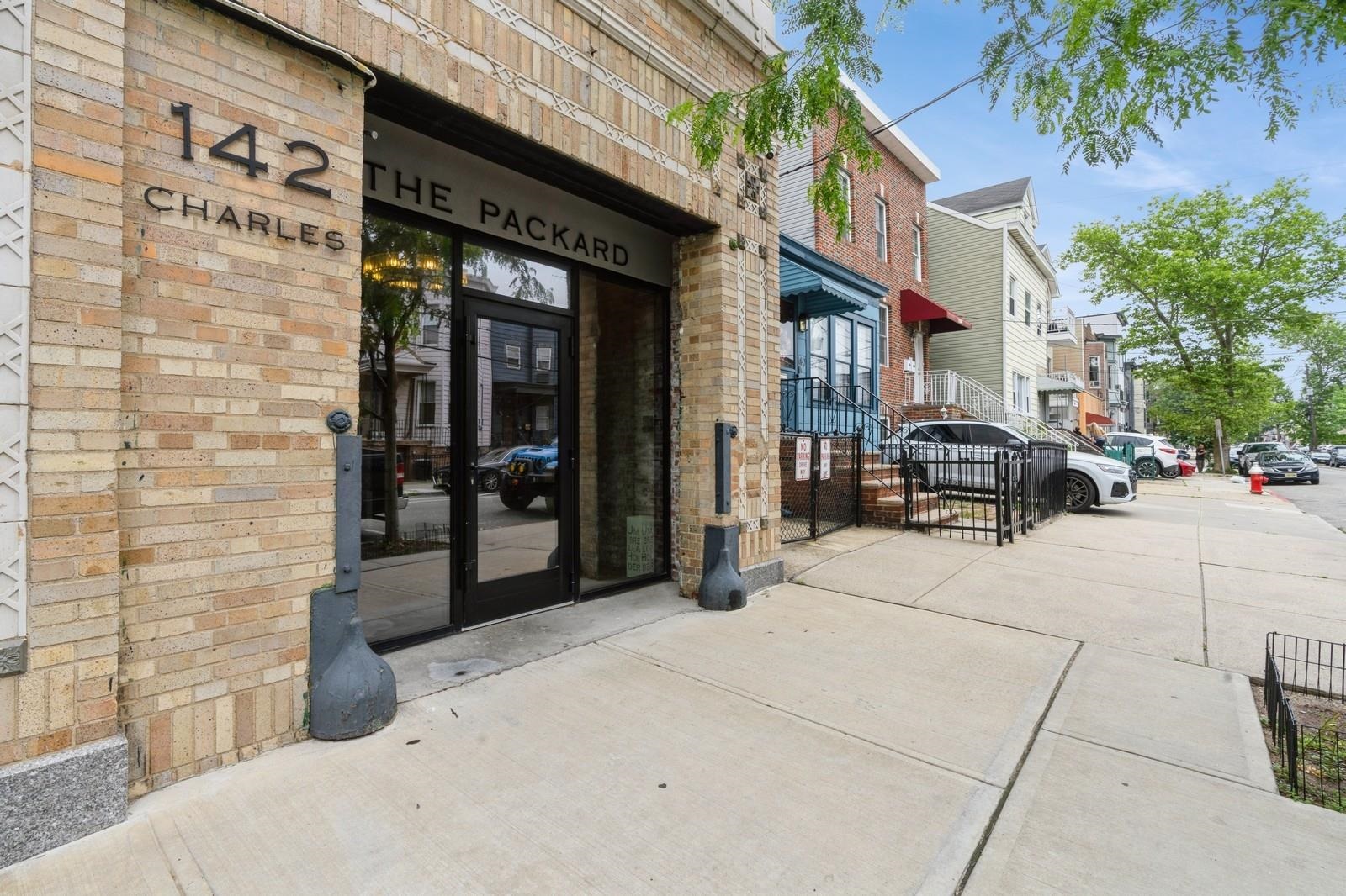 142 CHARLES ST Unit: 301
