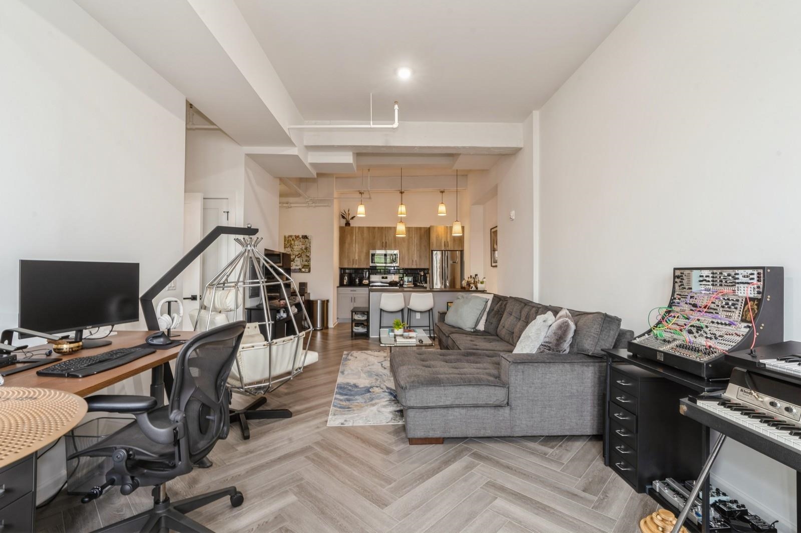 142 CHARLES ST Unit: 301