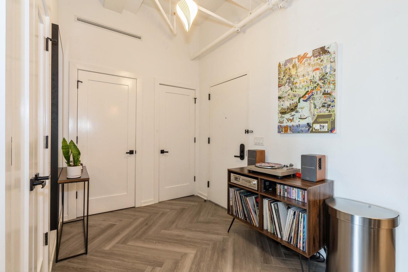 142 CHARLES ST Unit: 301
