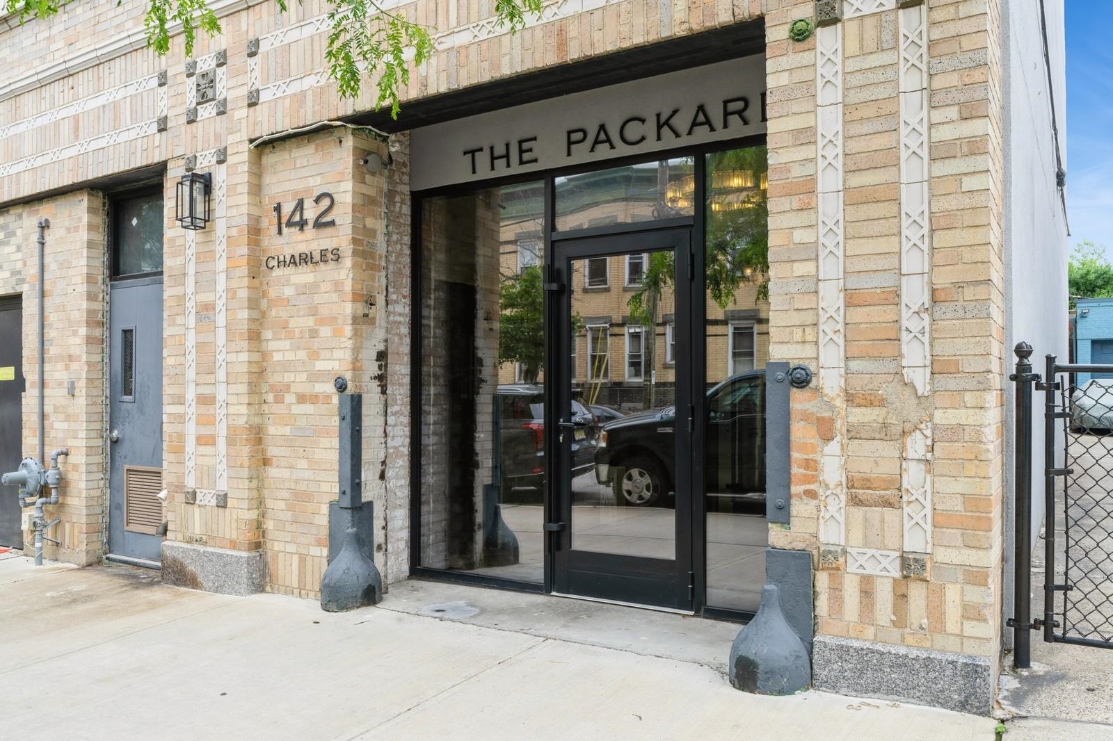 142 CHARLES ST Unit: 301
