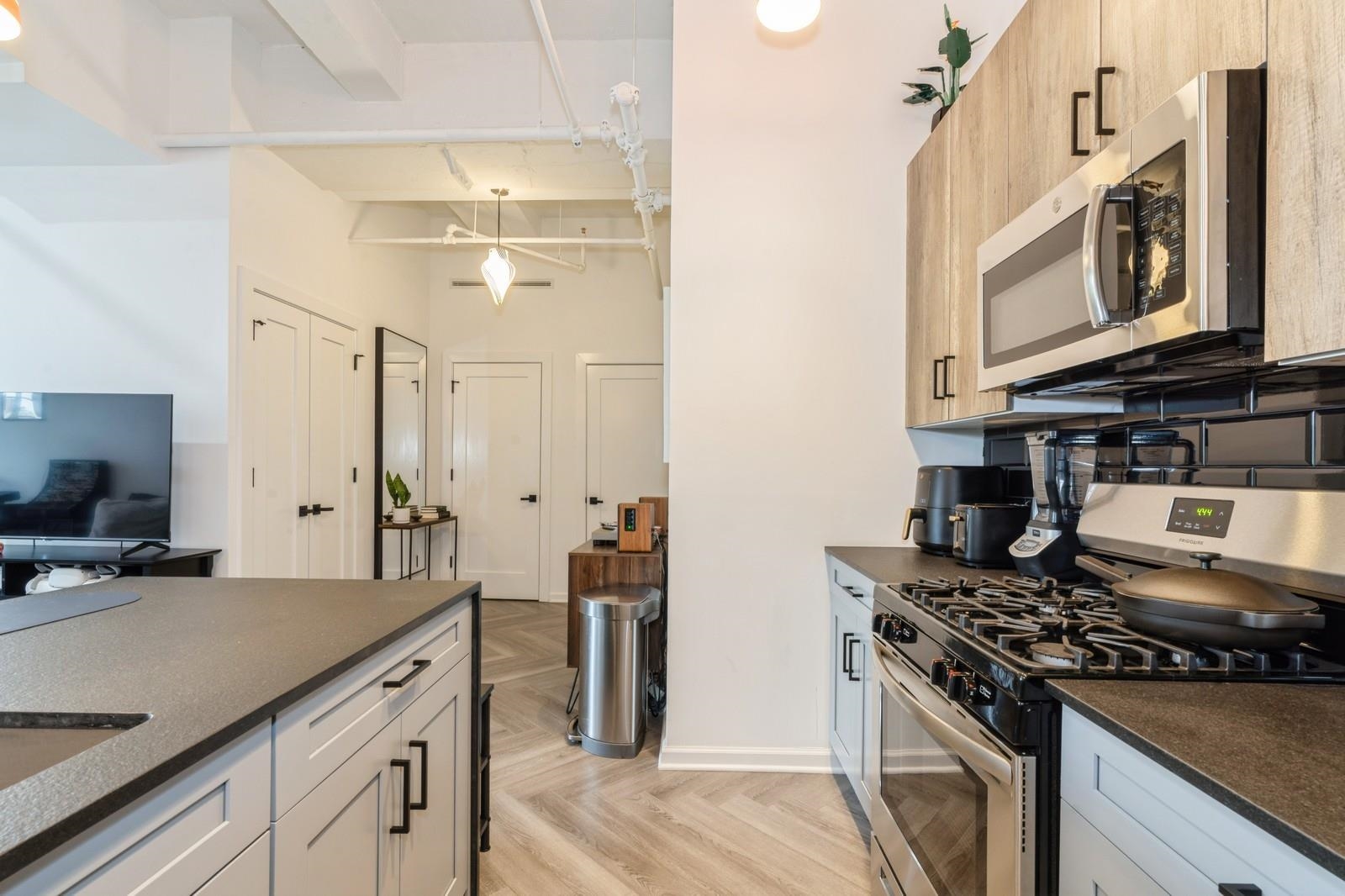 142 CHARLES ST Unit: 301