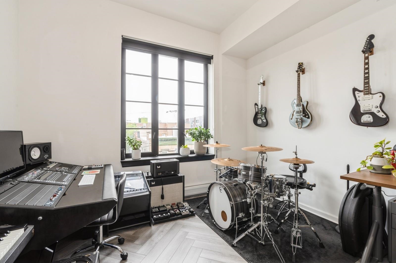 142 CHARLES ST Unit: 301
