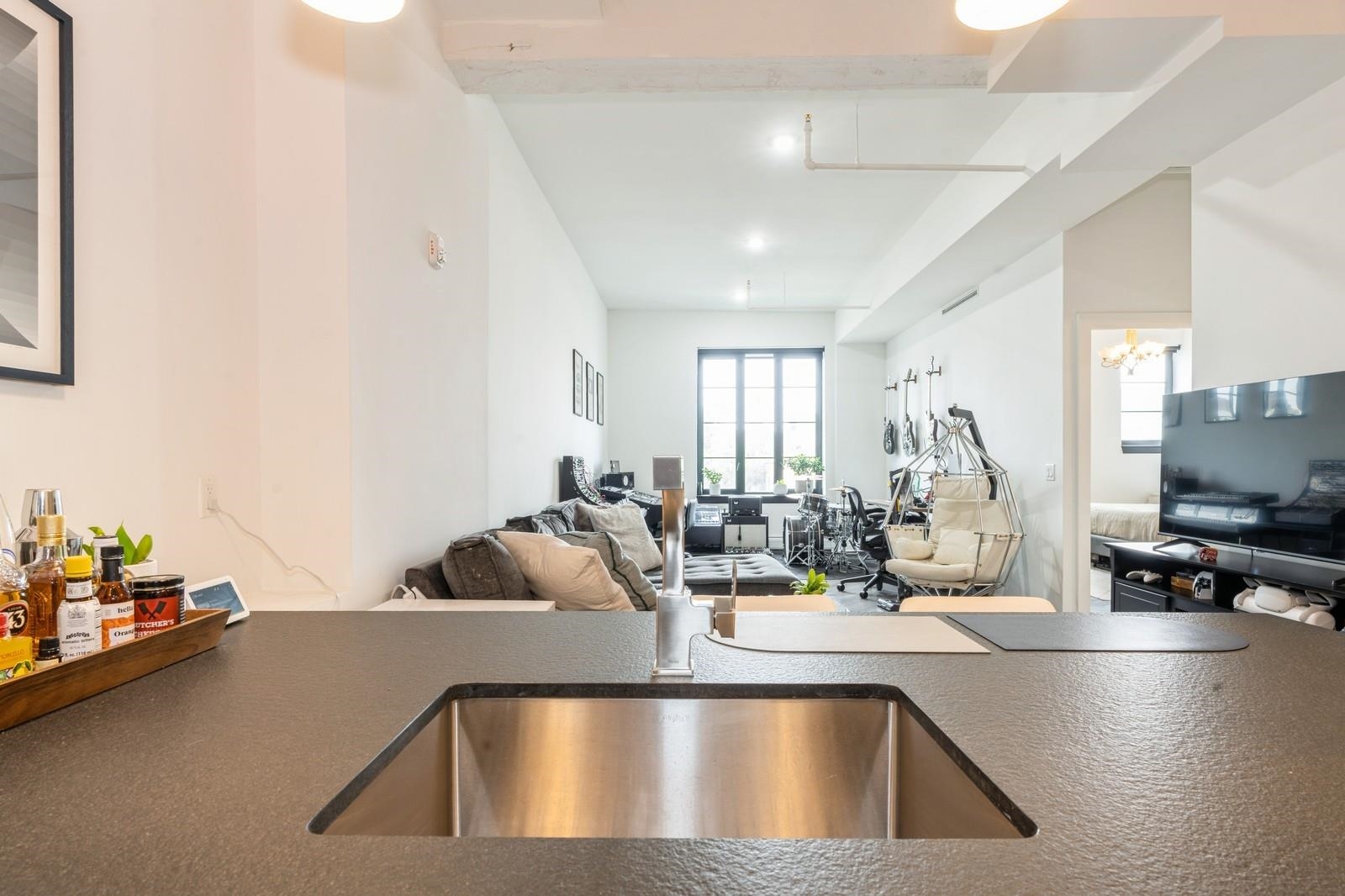 142 CHARLES ST Unit: 301