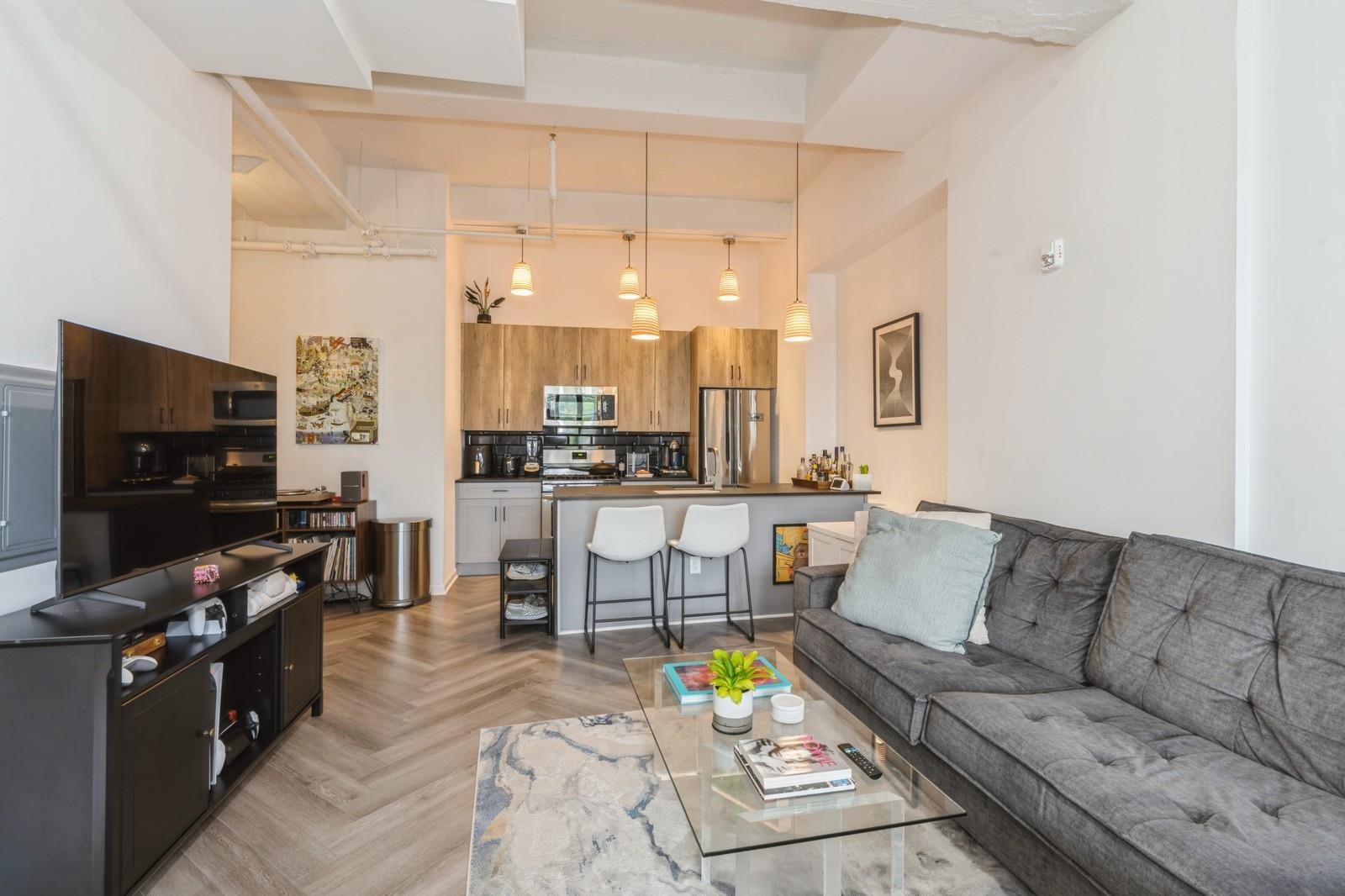 142 CHARLES ST Unit: 301
