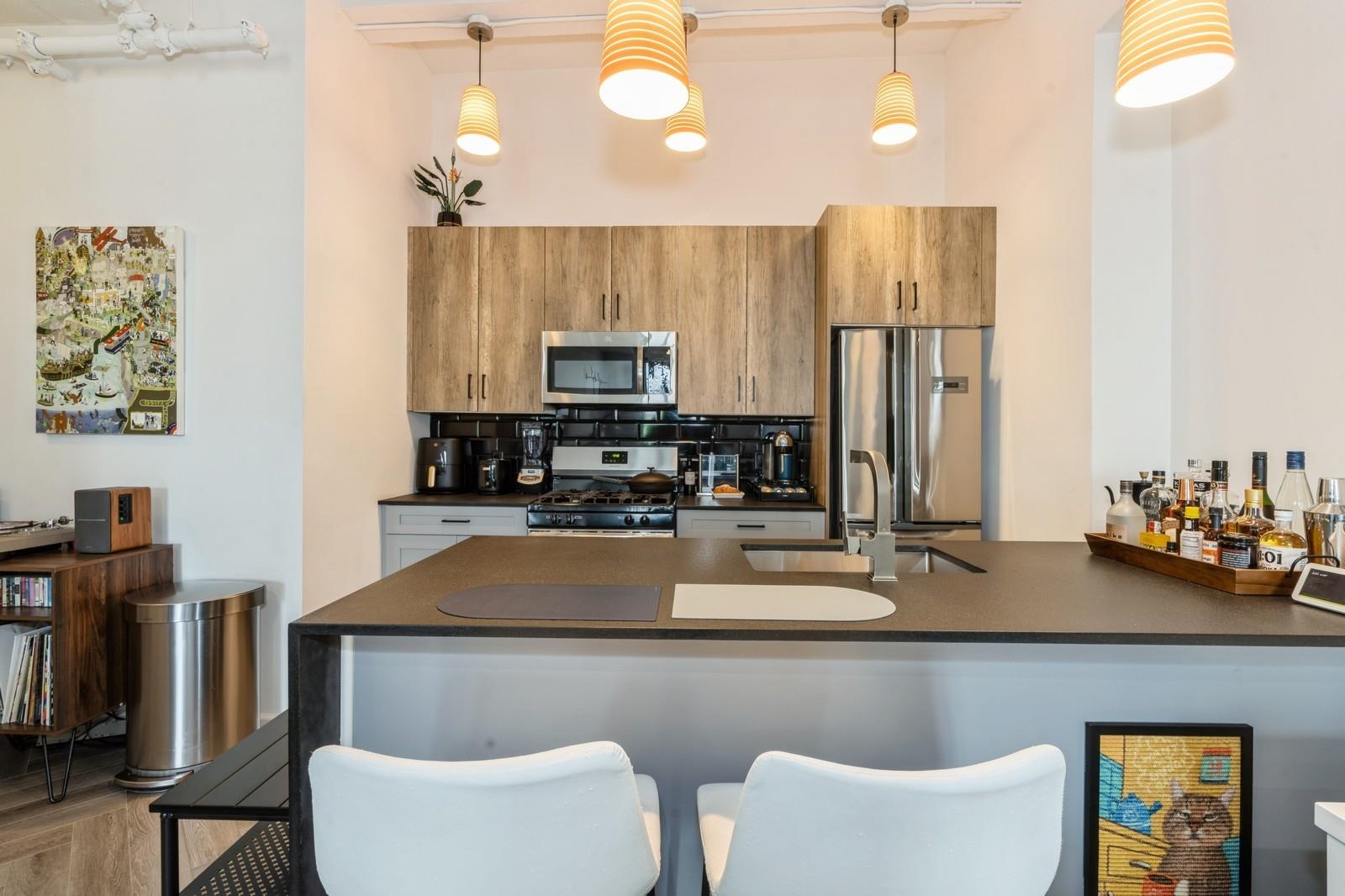 142 CHARLES ST Unit: 301