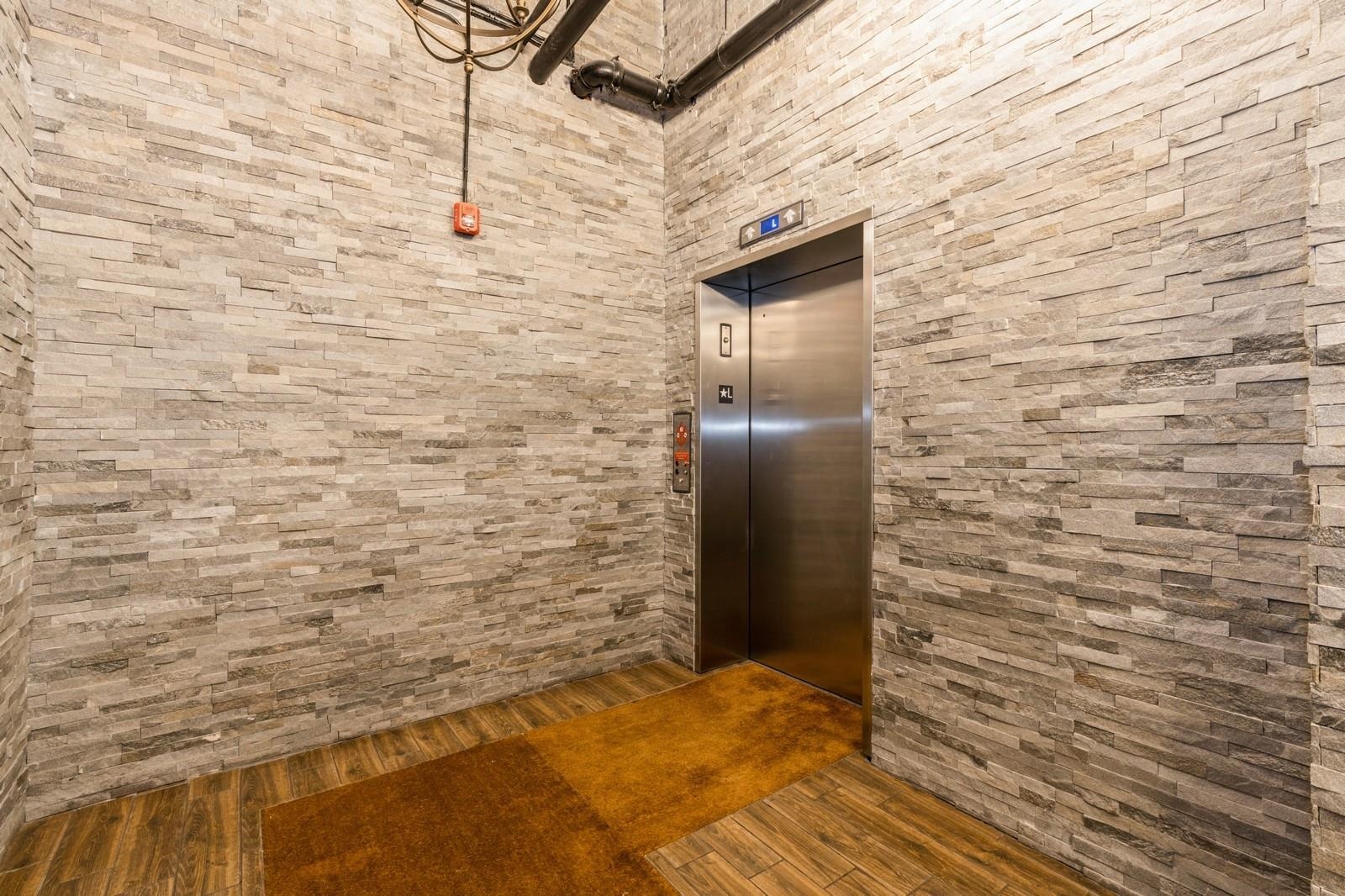 142 CHARLES ST Unit: 301