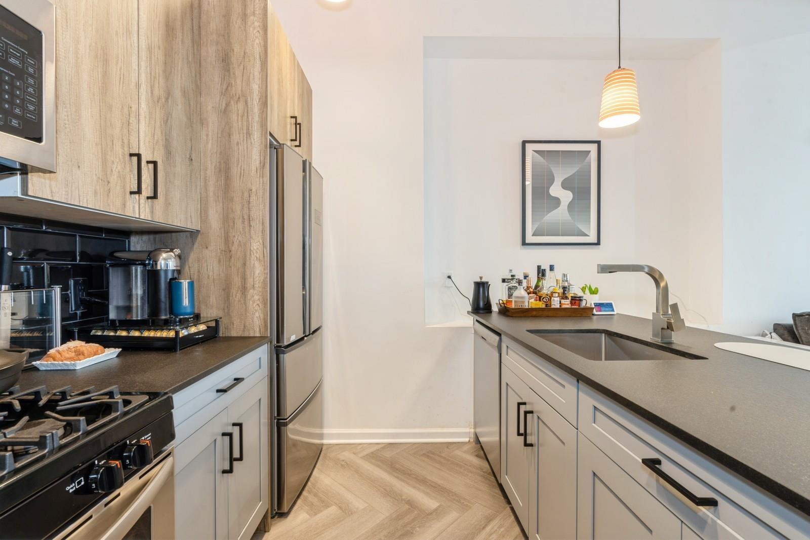 142 CHARLES ST Unit: 301