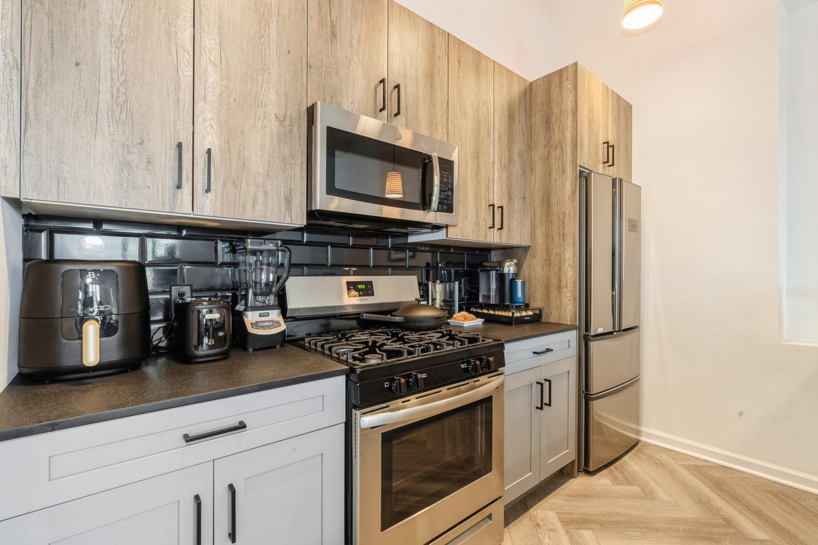 142 CHARLES ST Unit: 301