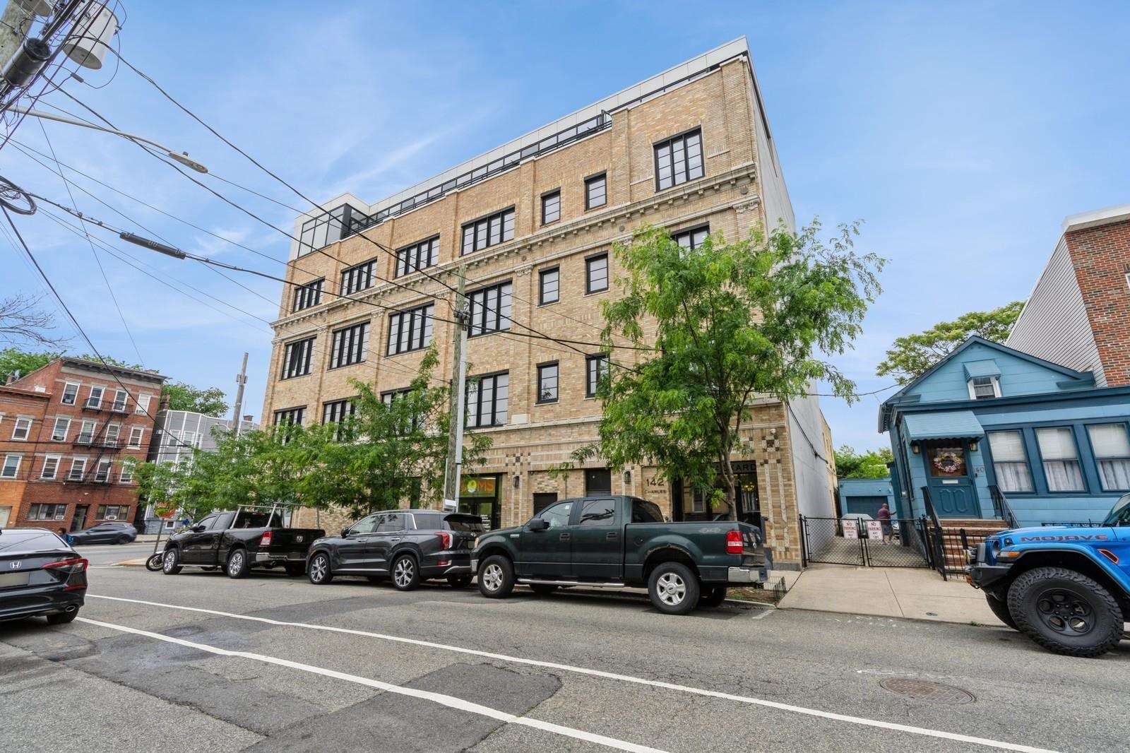 142 CHARLES ST Unit: 301