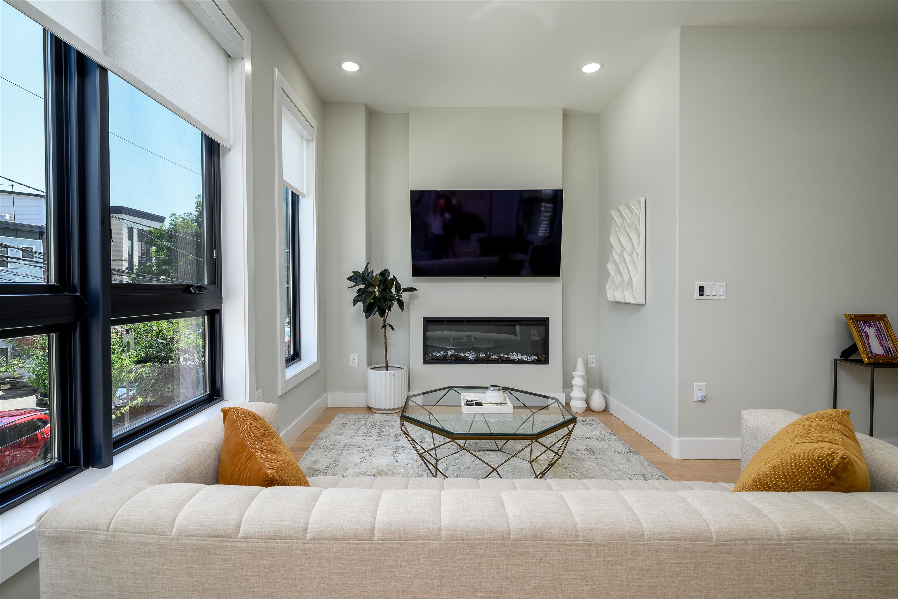 45 CHARLES ST Unit: 1