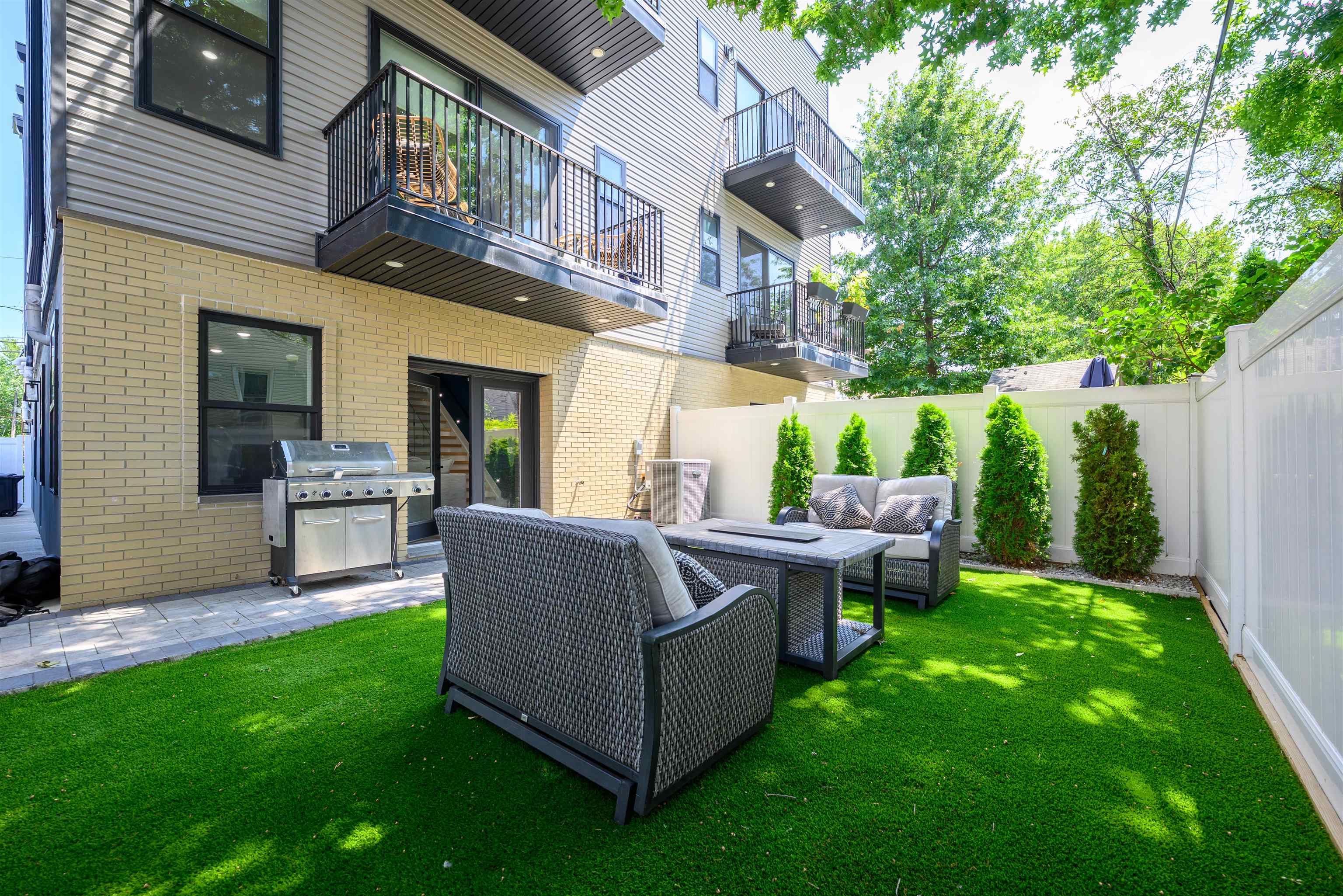 45 CHARLES ST Unit: 1