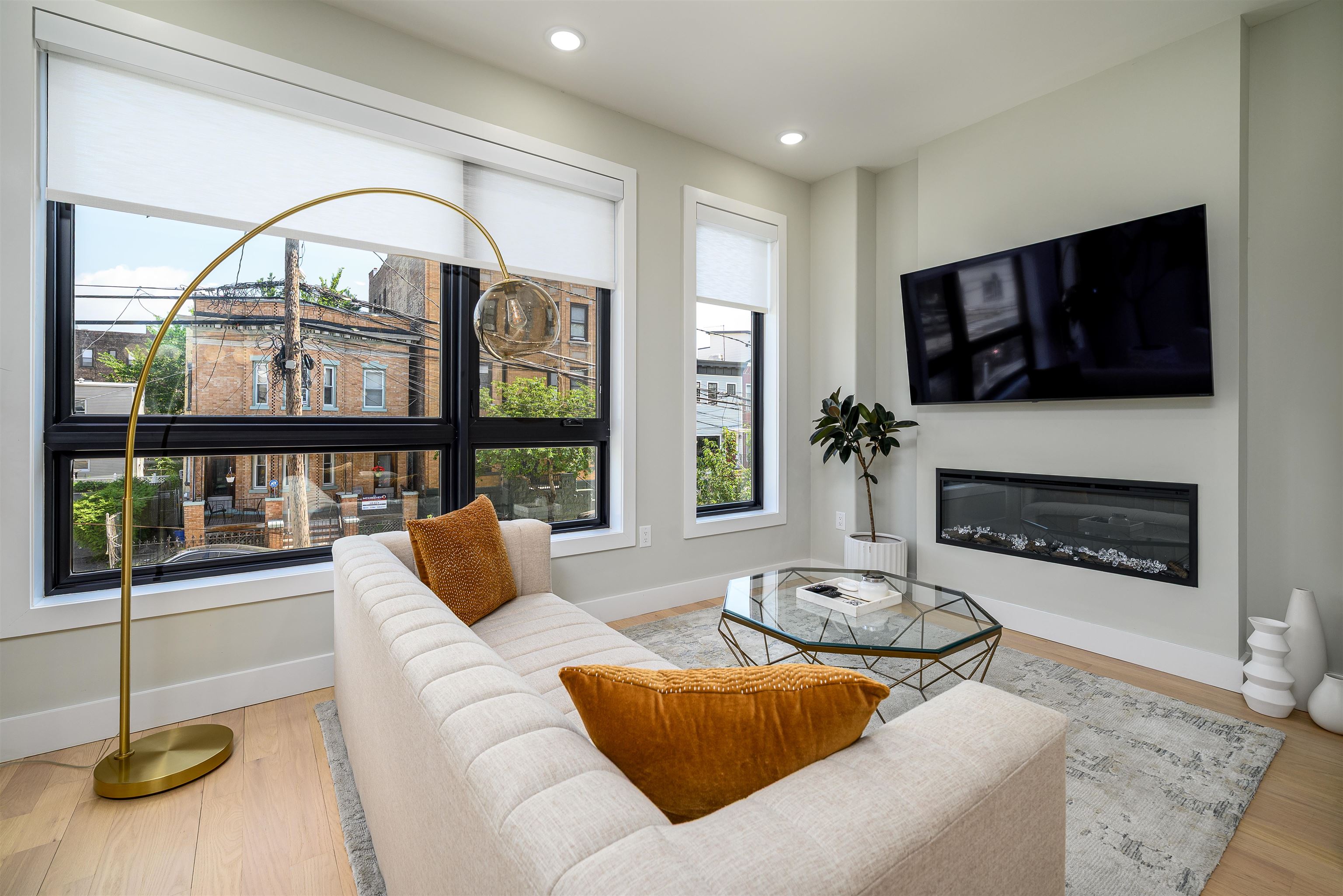 45 CHARLES ST Unit: 1