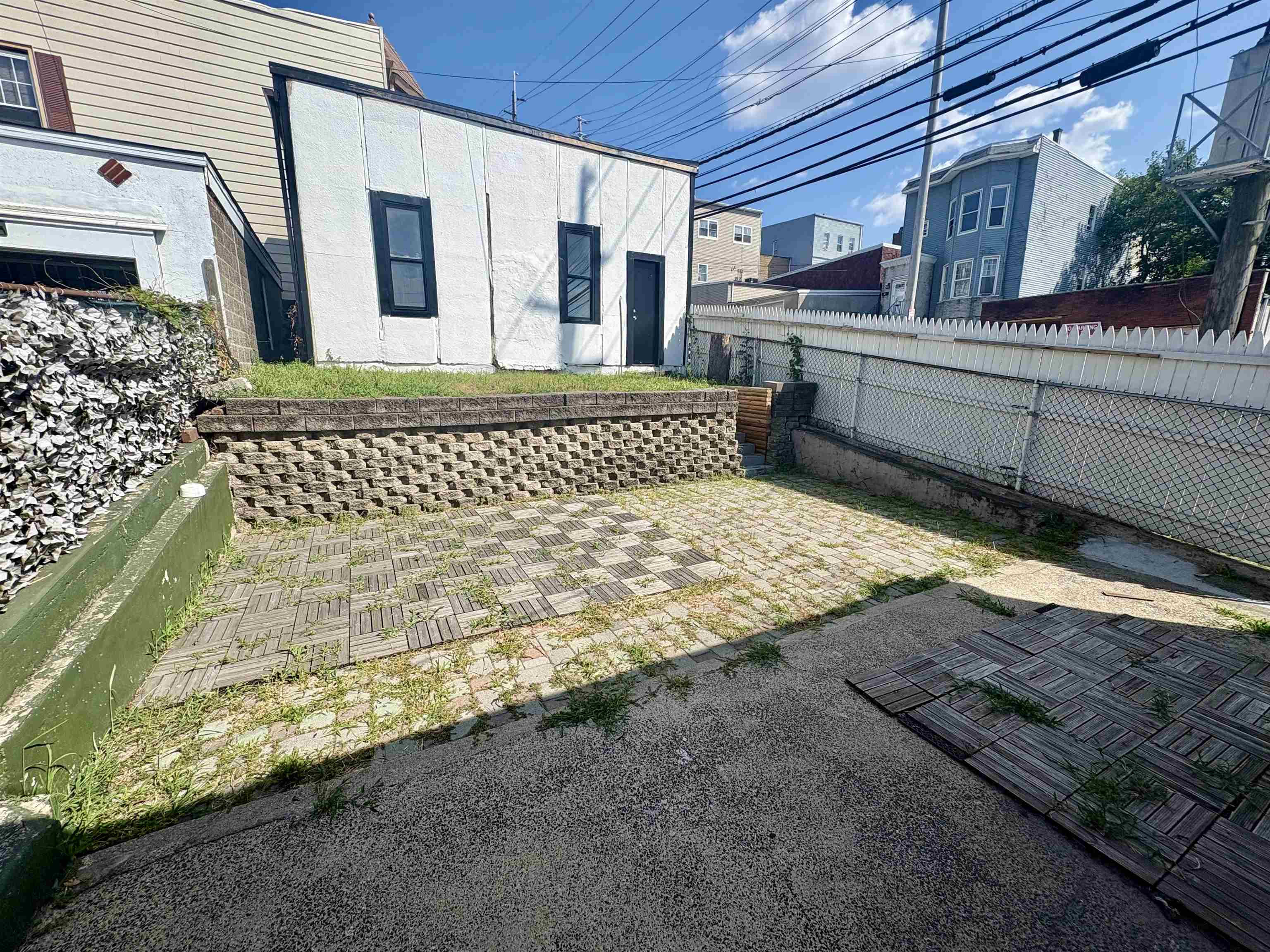 1000 COLUMBIA AVE