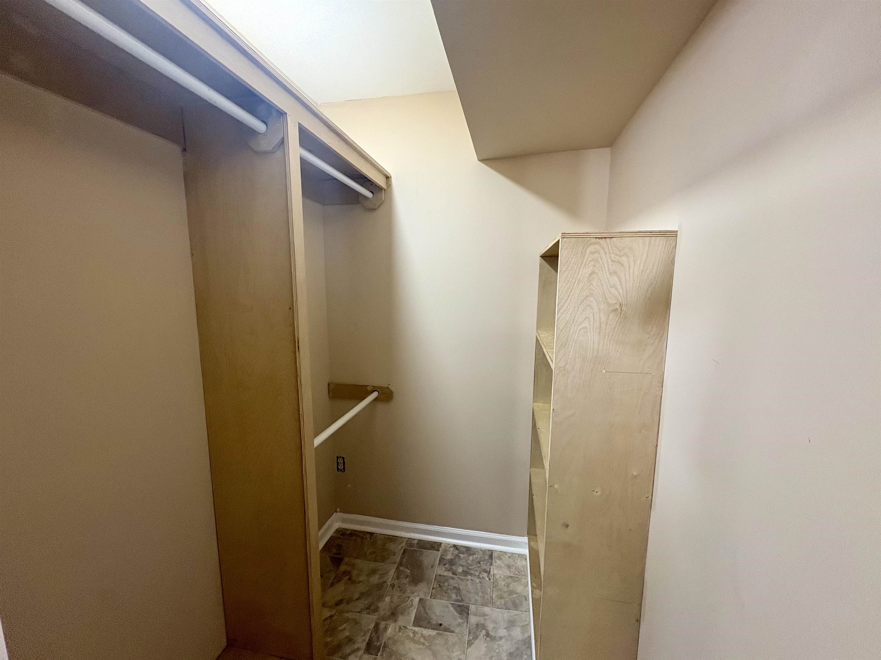 42 SEAVIEW AVE Unit: 1