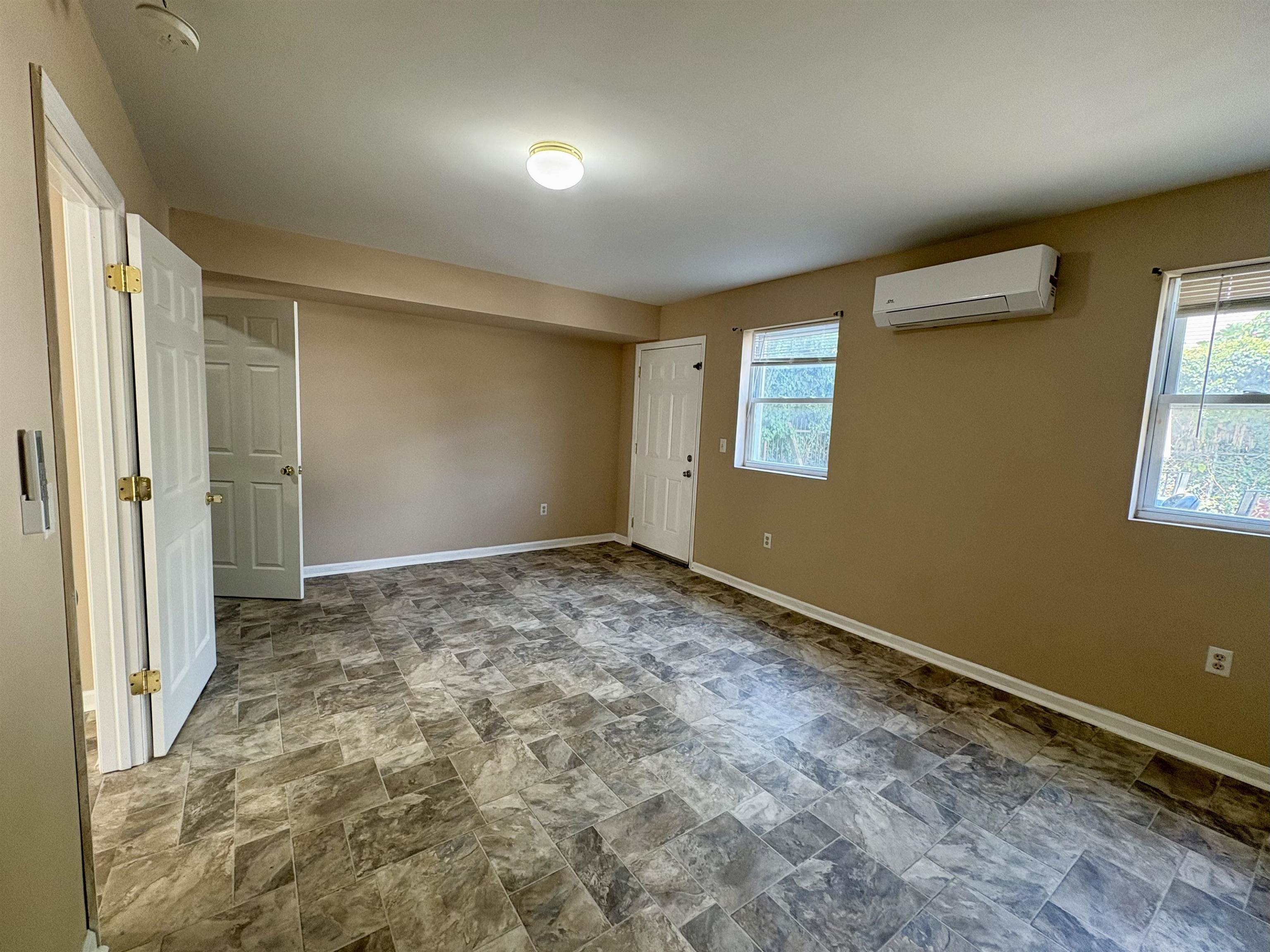 42 SEAVIEW AVE Unit: 1