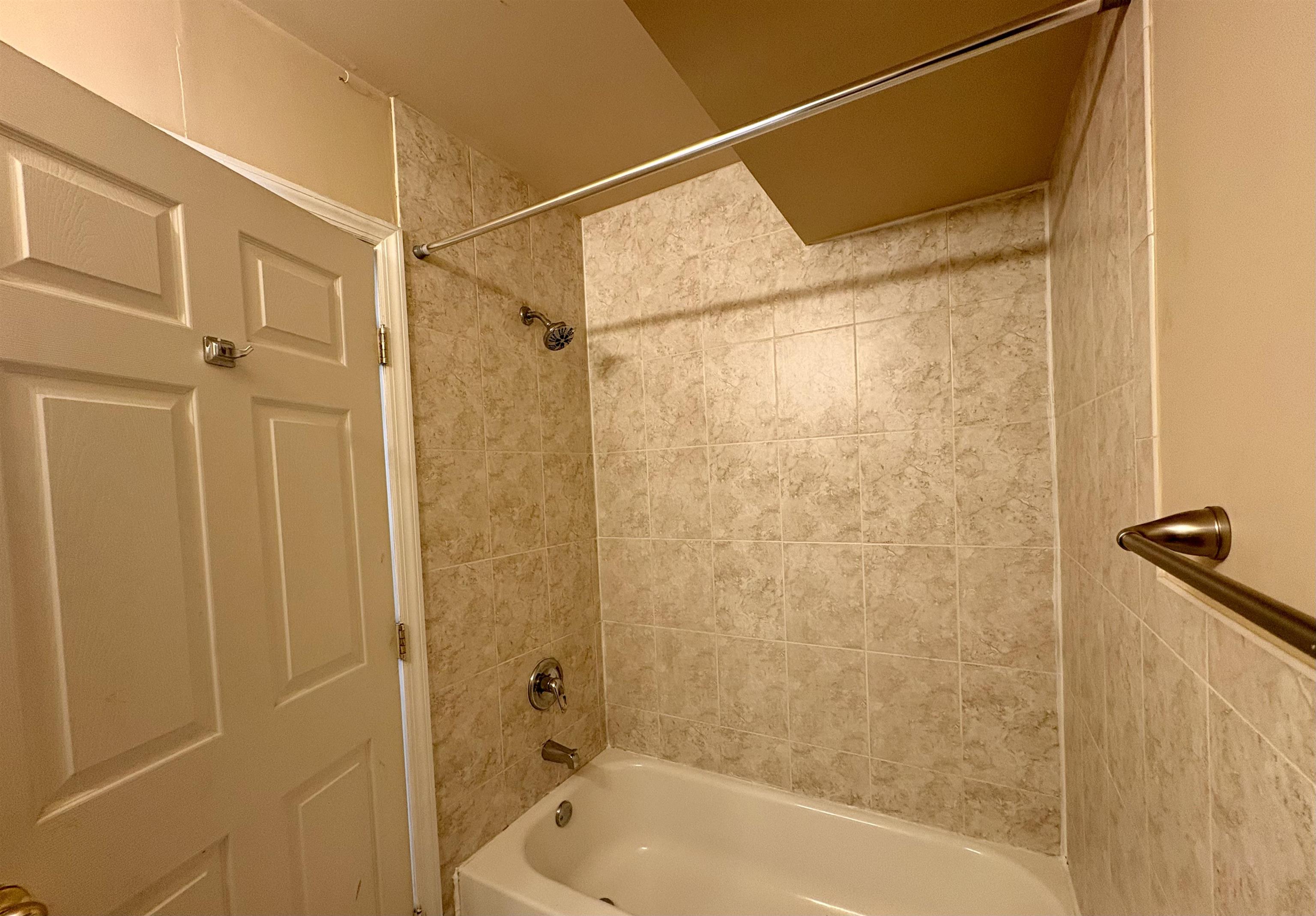 42 SEAVIEW AVE Unit: 1