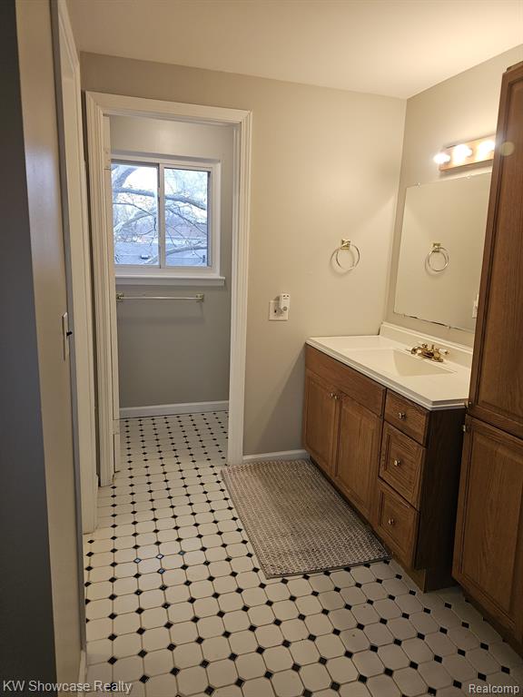 7011 Clampton