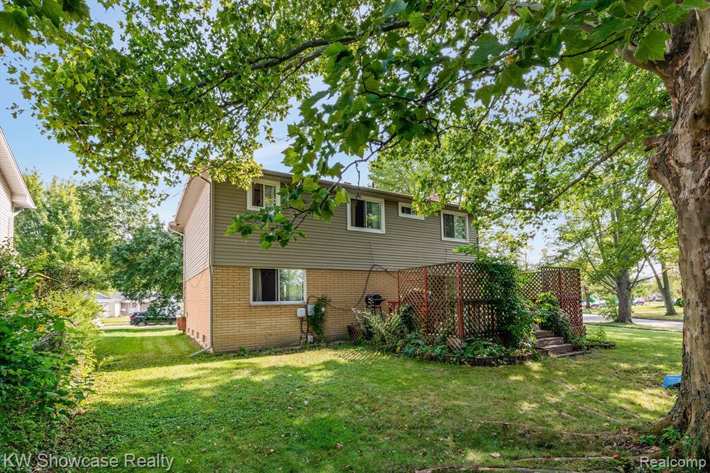 7011 Clampton