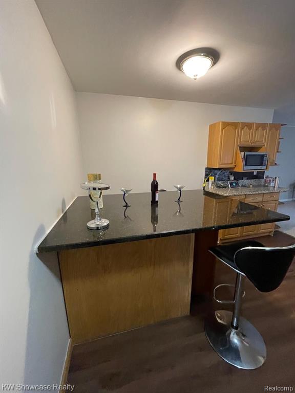 7011 Clampton