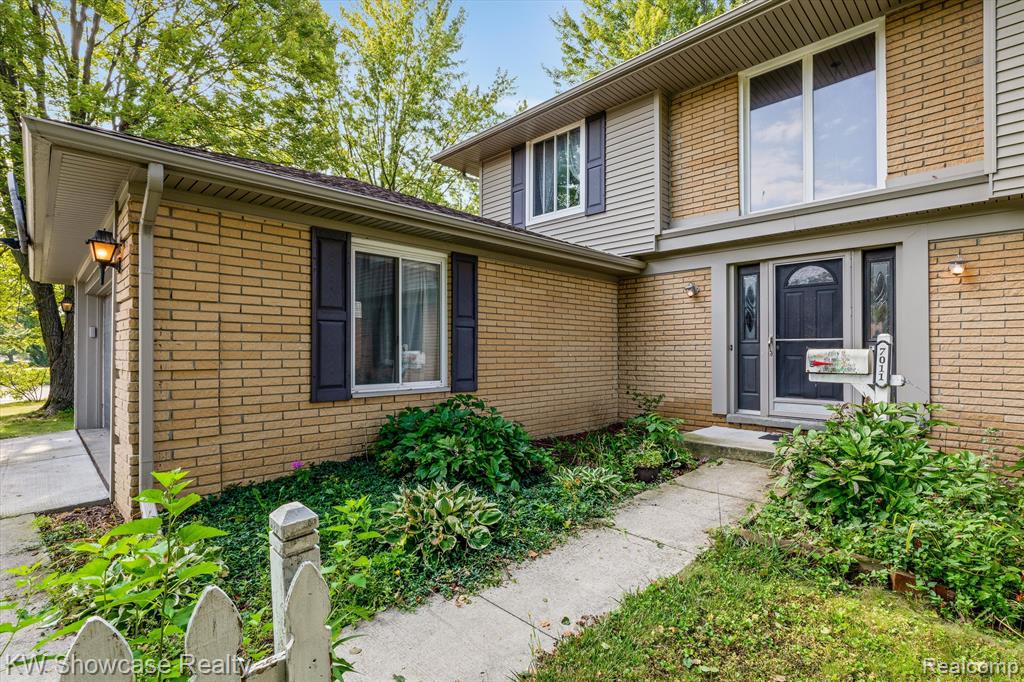 7011 Clampton