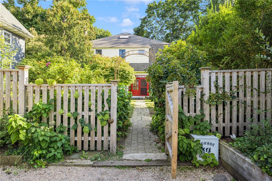 22 Marion Avenue S
