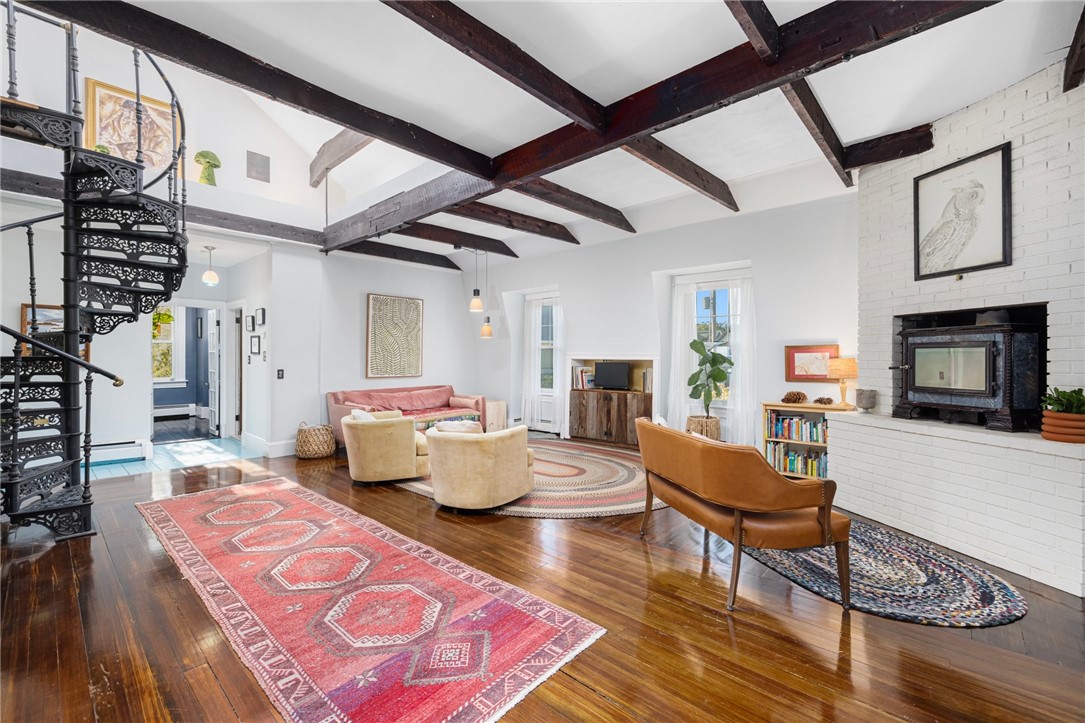 22 Marion Avenue S