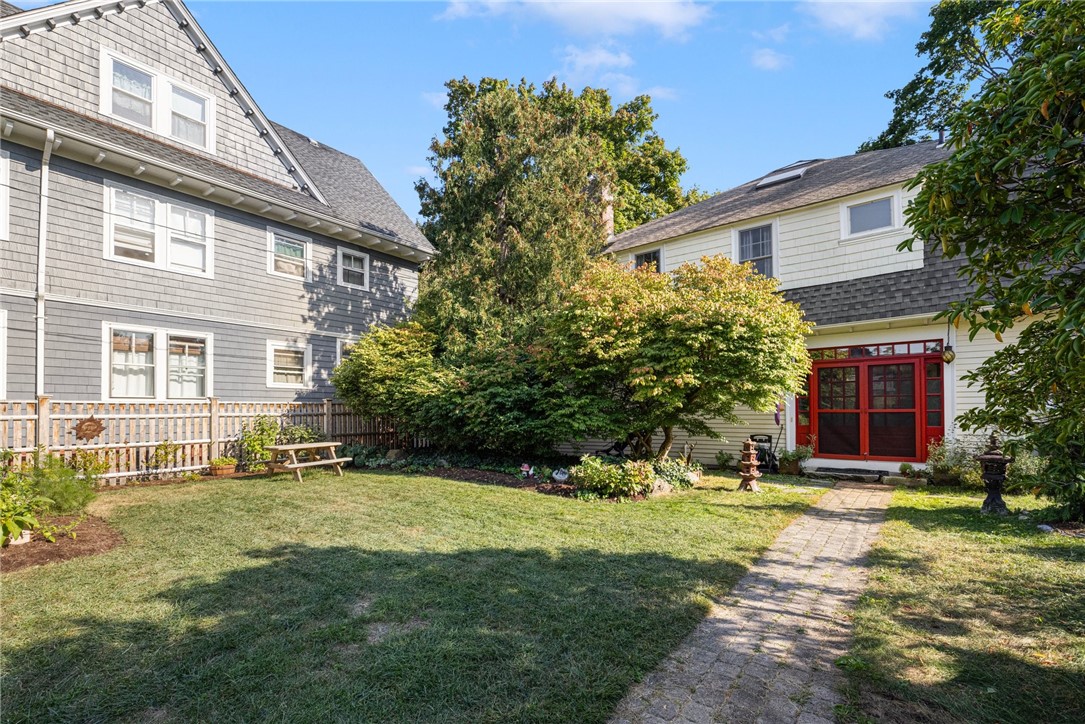 22 Marion Avenue S