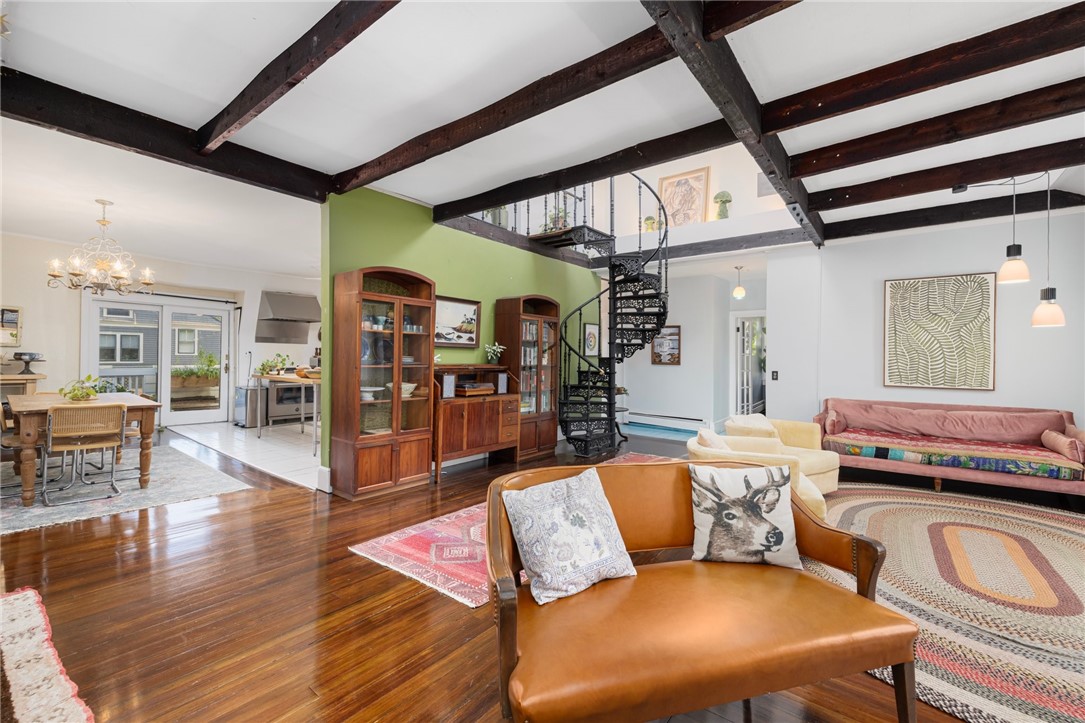 22 Marion Avenue S