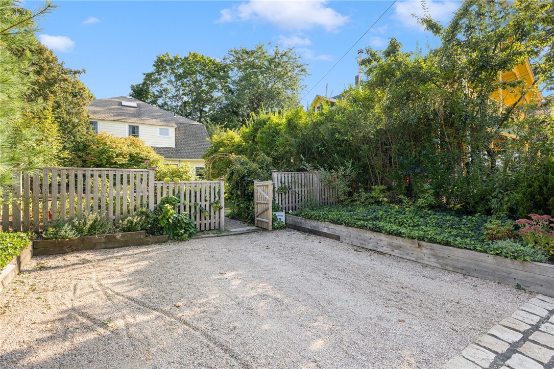 22 Marion Avenue S