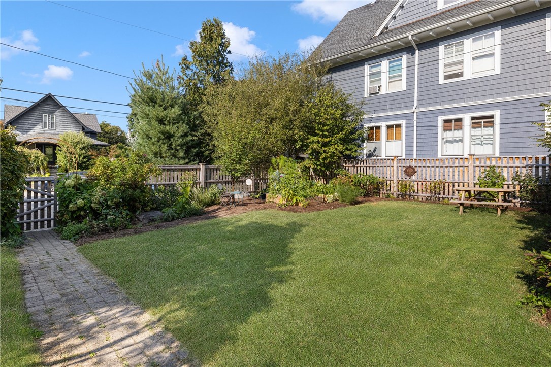 22 Marion Avenue S