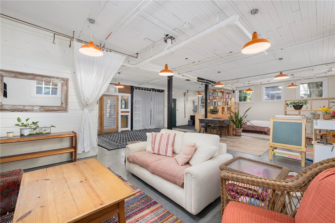 22 Marion Avenue S